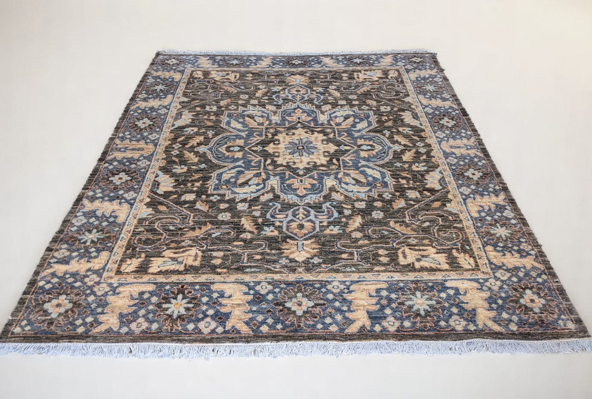 Wrealm Hand Knotted Rug - Size: 314 x 247 cm