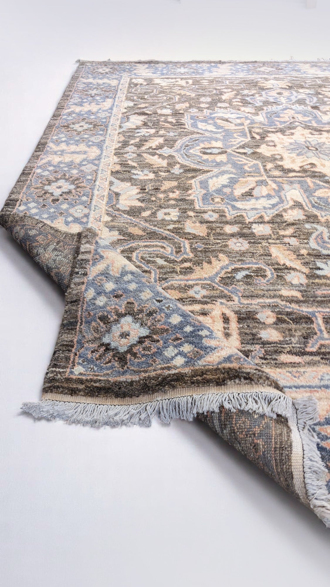 Wrealm Hand Knotted Rug - Size: 314 x 247 cm