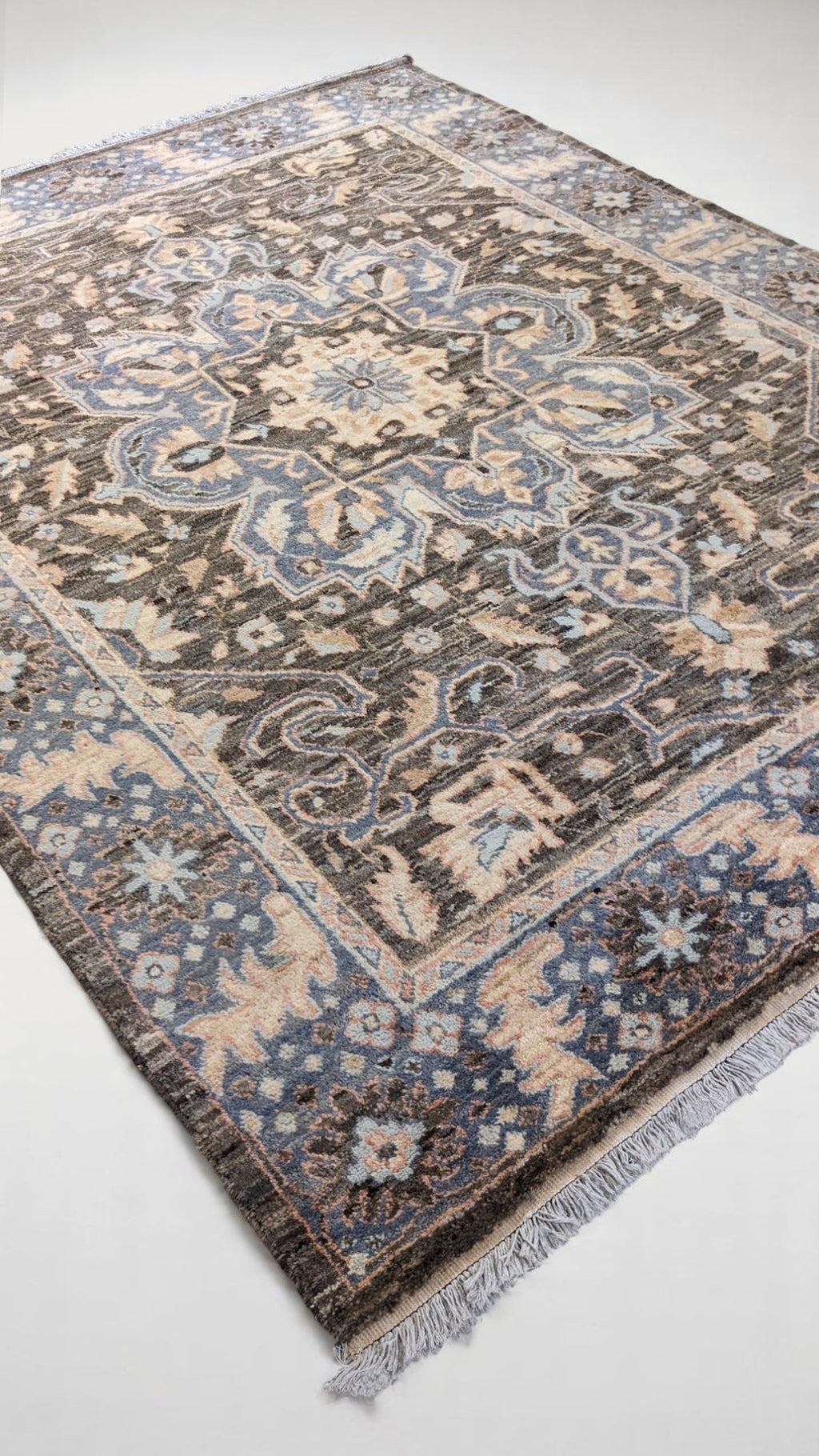 Wrealm Hand Knotted Rug - Size: 314 x 247 cm