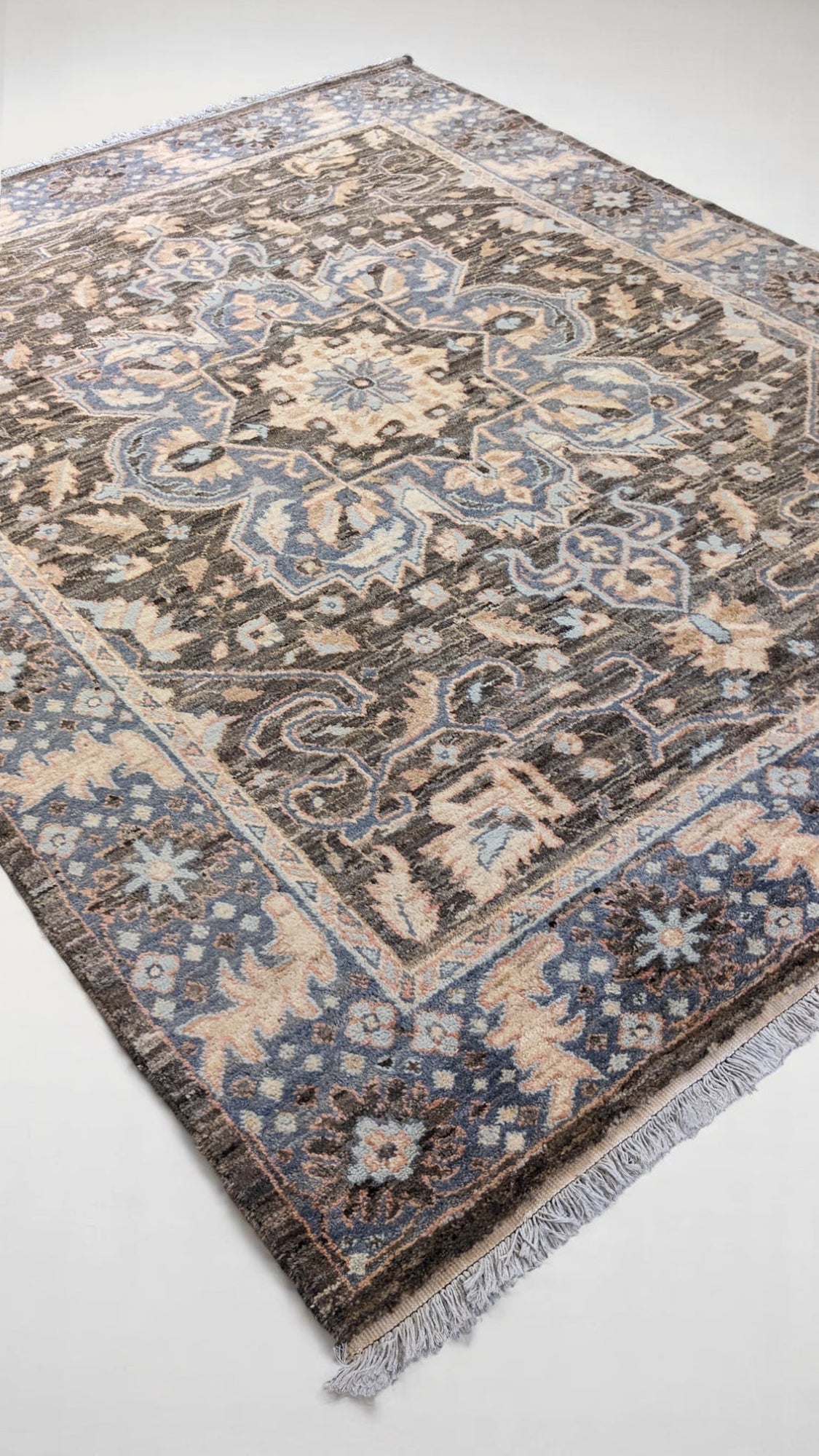Wrealm Hand Knotted Rug - Size: 314 x 247 cm