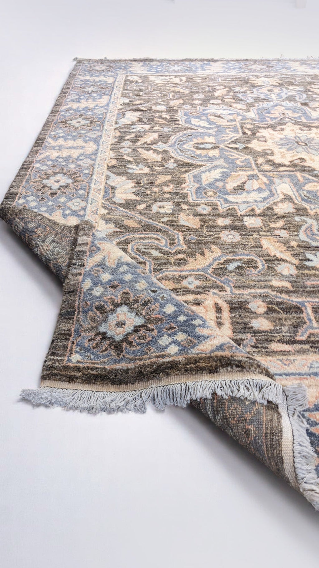Wrealm Hand Knotted Rug - Size: 314 x 247 cm